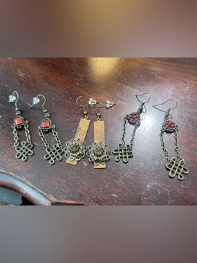 3️⃣ Pair Repurposed Earrings/Craft Supplies